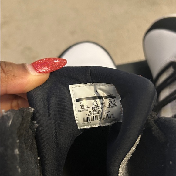 Air Jordan 6 Retro Sneakers - Picture 5 of 5